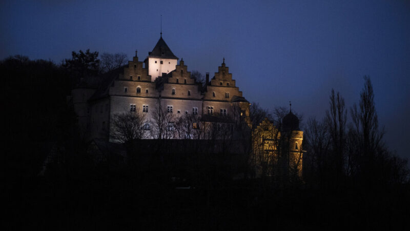 Schloss Mainberg in besonderem Scheinwerferlicht