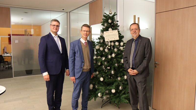 Weihnachts-Wunschbaum-Aktion der VR-Bank Main-Rhön eG