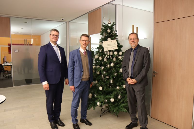 Weihnachts-Wunschbaum-Aktion der VR-Bank Main-Rhön eG