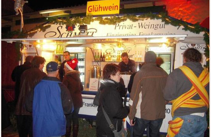 „Glühwein & Kunst“ in Bergtheim – Weihnachtsmarkt-Idyll im Weingut an der B19