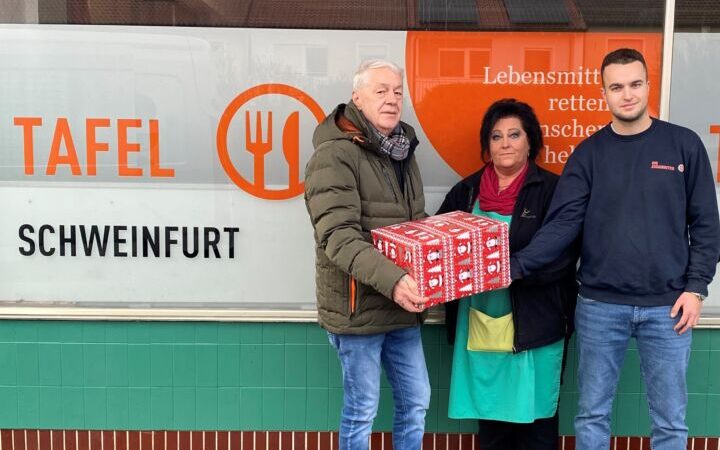 71 Pakete an Tafel in Schweinfurt übergeben – Johanniter-Weihnachtstrucker kooperiert mit der Schweinfurter Tafel