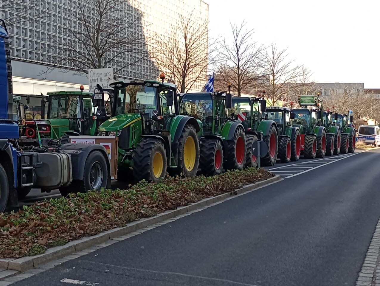 Traktoren in der gesamten Innenstadt von Schweinfurt unterwegs