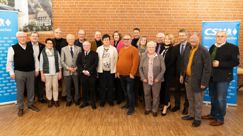 Die CSU ehrt langjährige Mitglieder – Ein Schweinfurter Stadtrat glänzt als Büttenredner